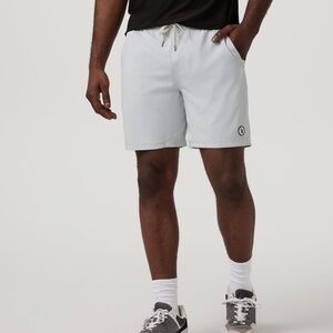 Men’s Vuori Light Gray Kore Shorts Large 7 in